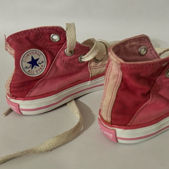 Toddler (sz6) pink high top converse - Picture 9 of 9
